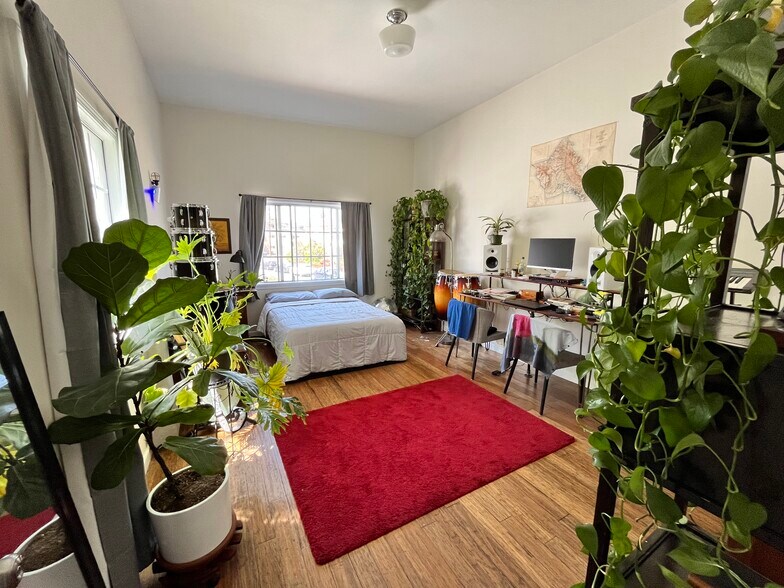 More Photos Of 1201 S Cloverdale Ave, Los Angeles Apartments For Sale