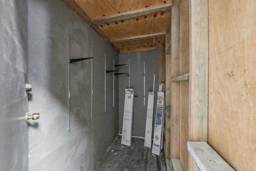 More Photos Of 7235 Glenview Dr, Richland Hills Office For Sale