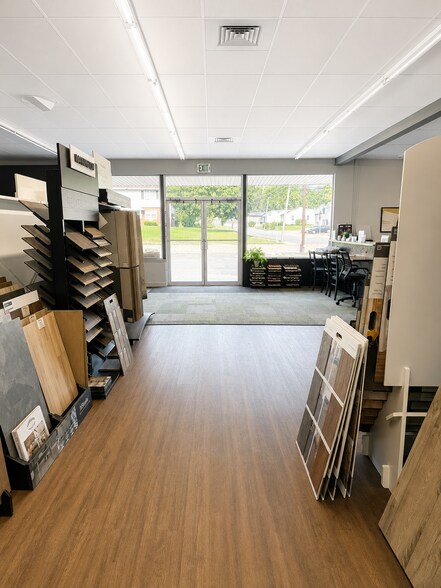 More Photos Of 301 Beech St, Connersville General Retail For Sale