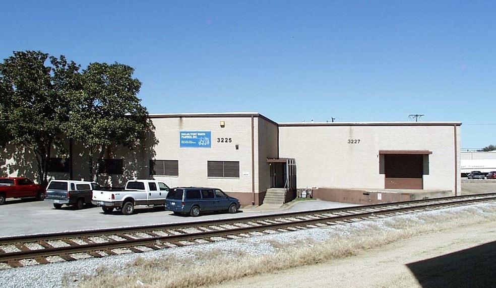 More Photos Of 3211-3227 E Avenue E, Arlington Distribution For Lease