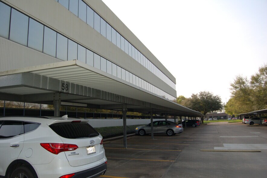 More Photos Of 10550 Richmond Ave, Houston Office For Sale