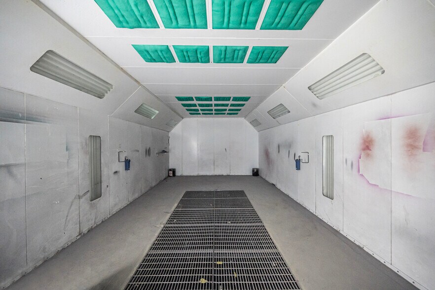 More Photos Of 11206 N Broadway Ave, Ada Warehouse For Sale