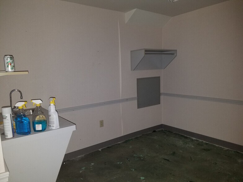 More Photos Of 601 W Sagamore Pky, West Lafayette General Retail For Lease