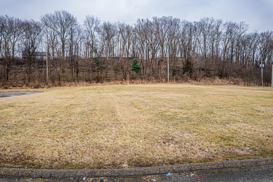 More Photos Of 401 Walker Dr, Henderson General Retail For Sale