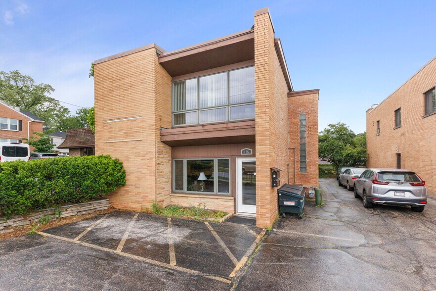 More Photos Of 175 N Washington St, Wheaton Office Residential For Sale