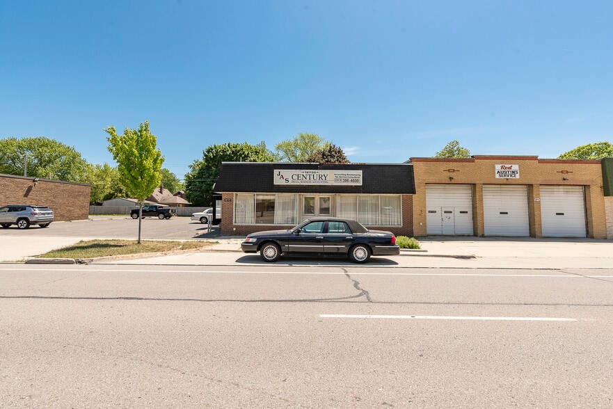 More Photos Of 18735 Ecorse Rd, Allen Park Office For Lease