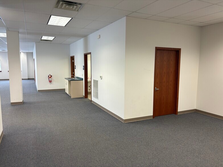 More Photos Of 2452 Truax Blvd, Eau Claire Warehouse For Lease