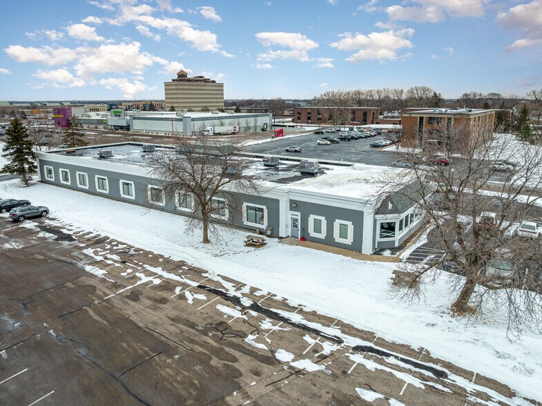 More Photos Of 1781 W County Road B, Saint Paul Office For Sale