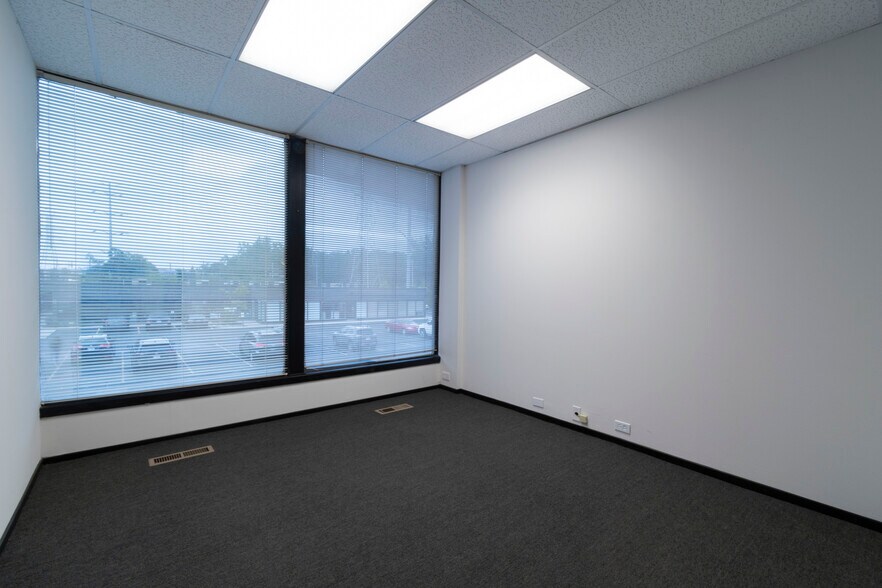 More Photos Of 540-550 W Frontage Rd, Northfield Office For Lease
