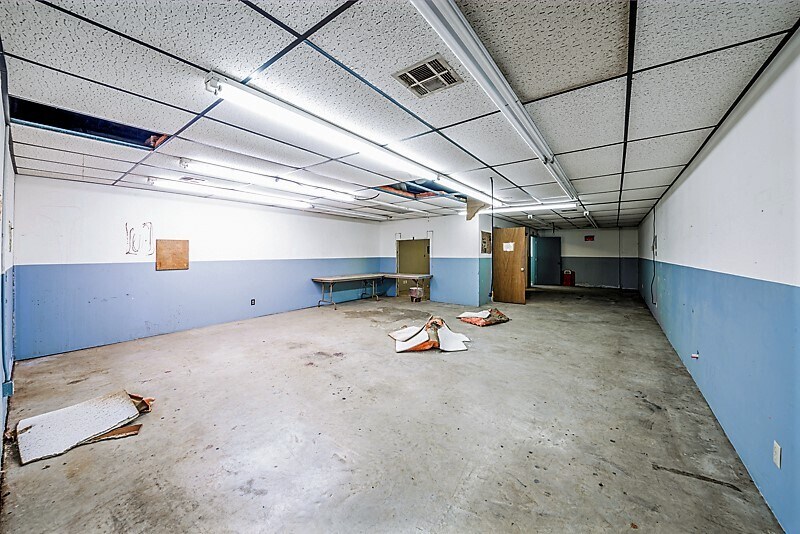 More Photos Of 730 E Eseco Rd, Cushing Warehouse For Sale