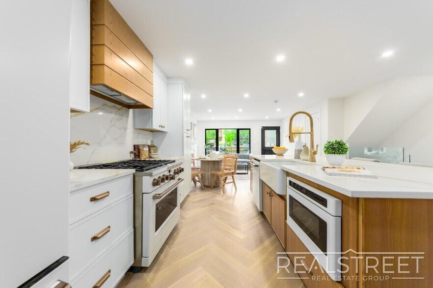 More Photos Of 110 McKibben St, Brooklyn Apartments For Sale