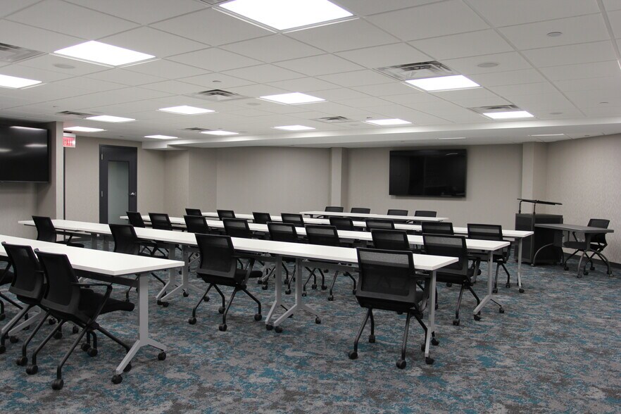 More Photos Of 101 Bullitt Ln, Louisville Office For Sale