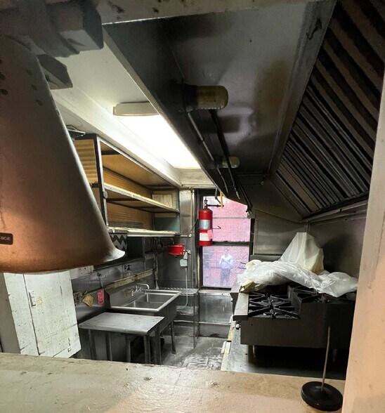 More Photos Of 171 Third Ave, New York Storefront Retail Residential For Lease