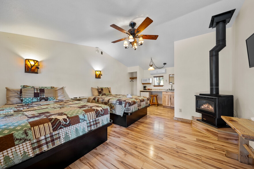 More Photos Of 2089 E White Mountain Blvd, Pinetop Hotel For Sale