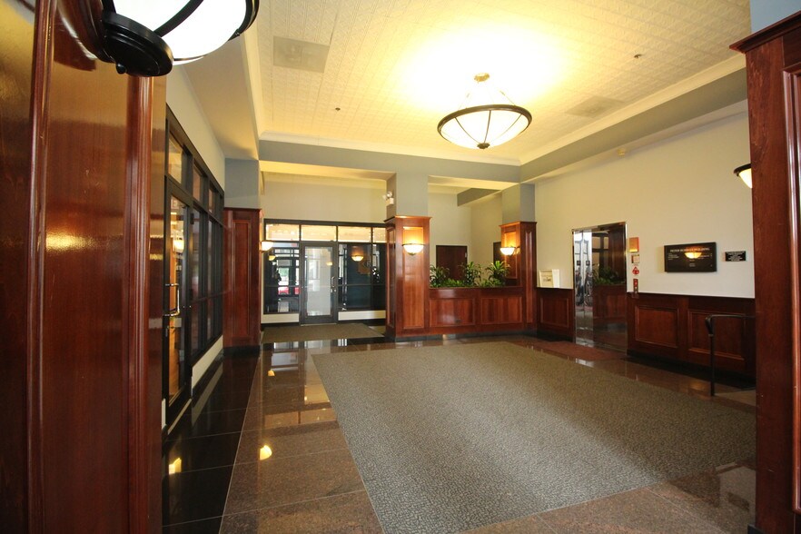 More Photos Of 25 S Grove Ave, Elgin Office For Lease