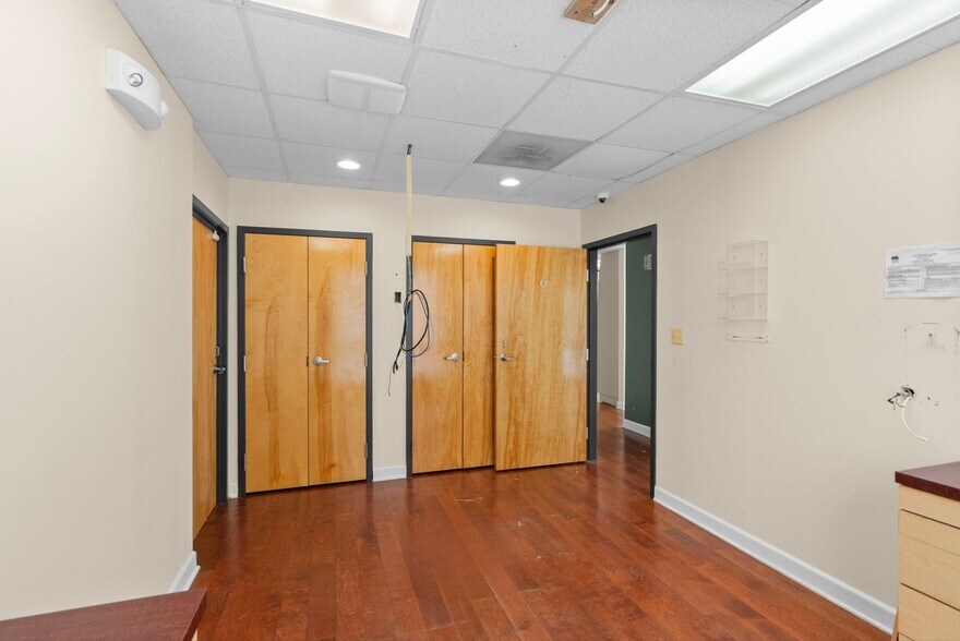 More Photos Of 6201-6215 Executive Blvd, Rockville Medical For Sale