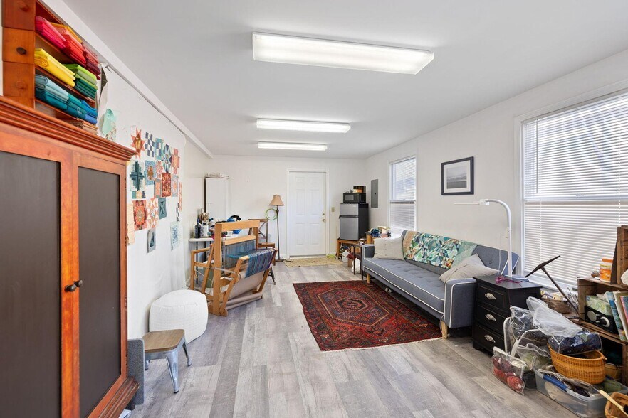 More Photos Of 29 Simpson Ln, Falmouth Office For Sale