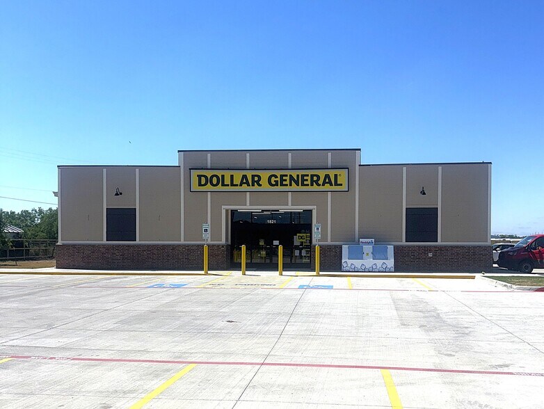 Primary Photo Of 1821 Country Club Rd, San Angelo Freestanding For Sale