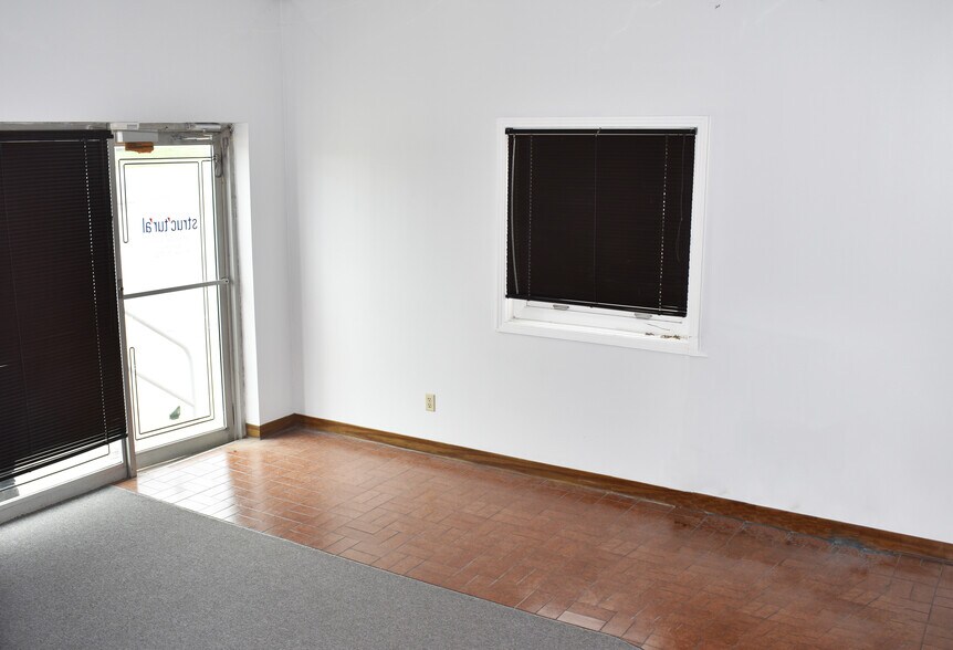 More Photos Of 385-387 Industrial Dr, Mount Juliet Warehouse For Lease