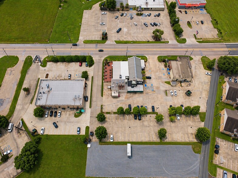 More Photos Of 1072 W Lee Dr, Baton Rouge General Retail For Lease
