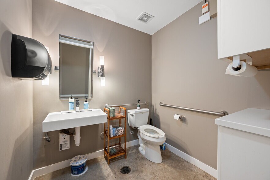 More Photos Of 2235 E 6th St, Austin Apartments For Sale
