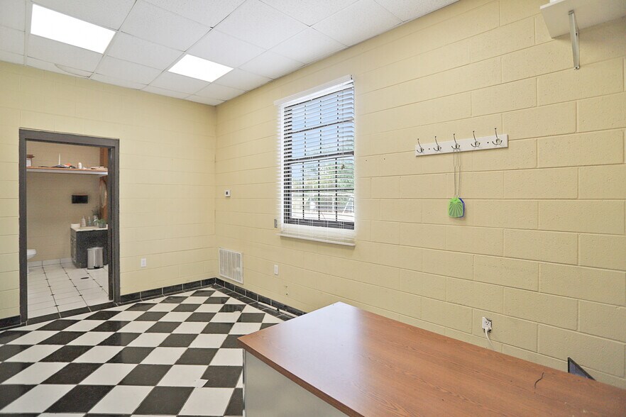 More Photos Of 1184 Poor Farm Rd, Murray Flex For Sale