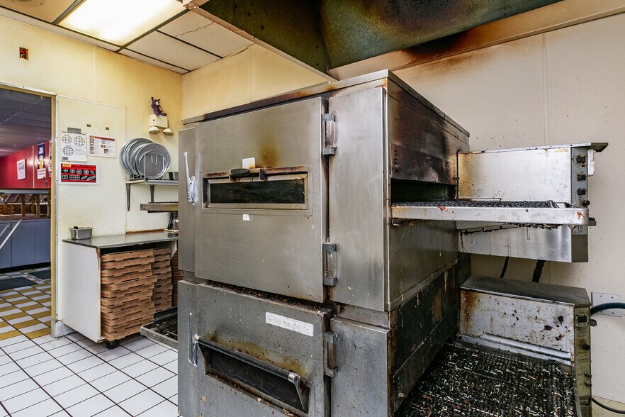 More Photos Of 105 S Jefferson St, Millstadt Storefront For Sale