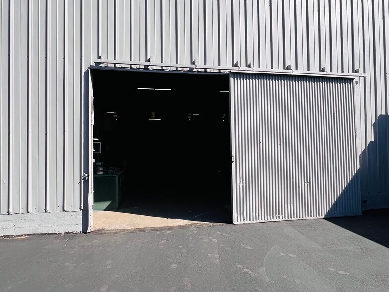 More Photos Of 2219 Fair Park Ave, Los Angeles Warehouse For Lease