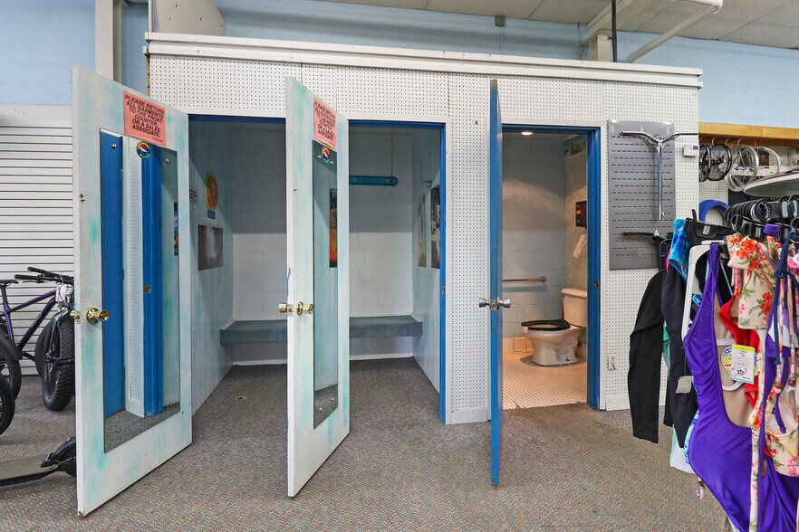 More Photos Of 2926 75th St, Kenosha Freestanding For Sale