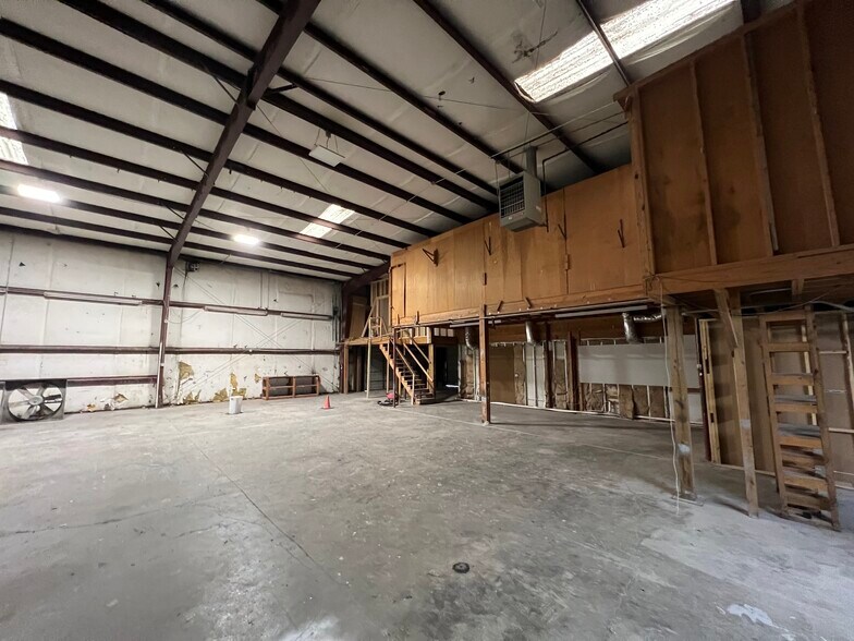 More Photos Of 227 Shady Grove Dr, Nashville Warehouse For Lease