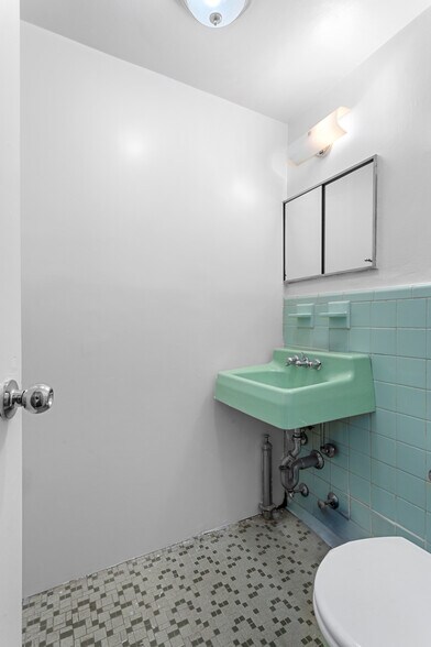 More Photos Of 55 W 74th St, New York Apartments For Lease