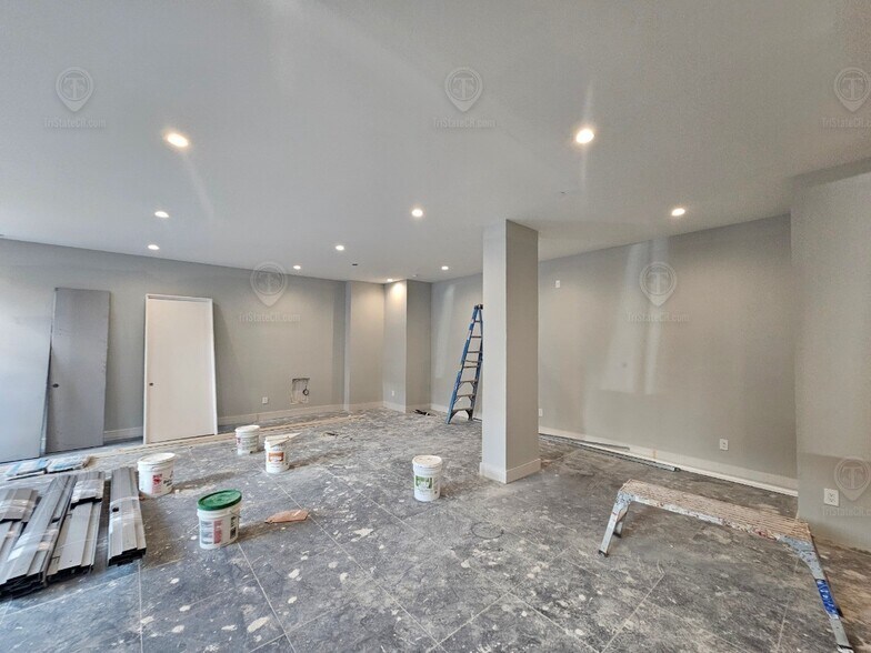 More Photos Of 115 W 190th St, Bronx Specialty For Lease