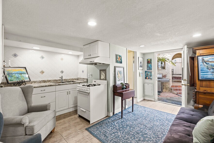 More Photos Of 906 E Commonwealth Ave, Fullerton Storefront For Sale