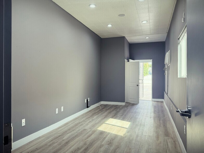 More Photos Of 2221-2225 W Olive Ave, Burbank Office Residential For Lease