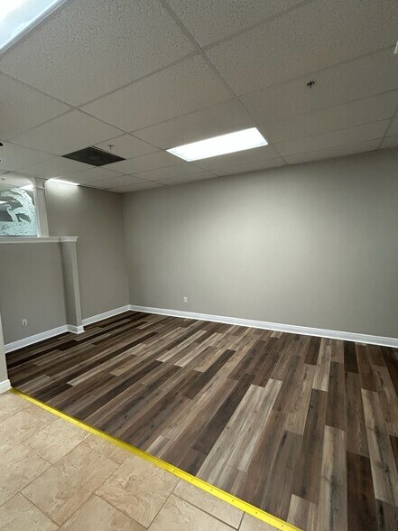 More Photos Of 375 Commercial Ct, Venice Office For Lease