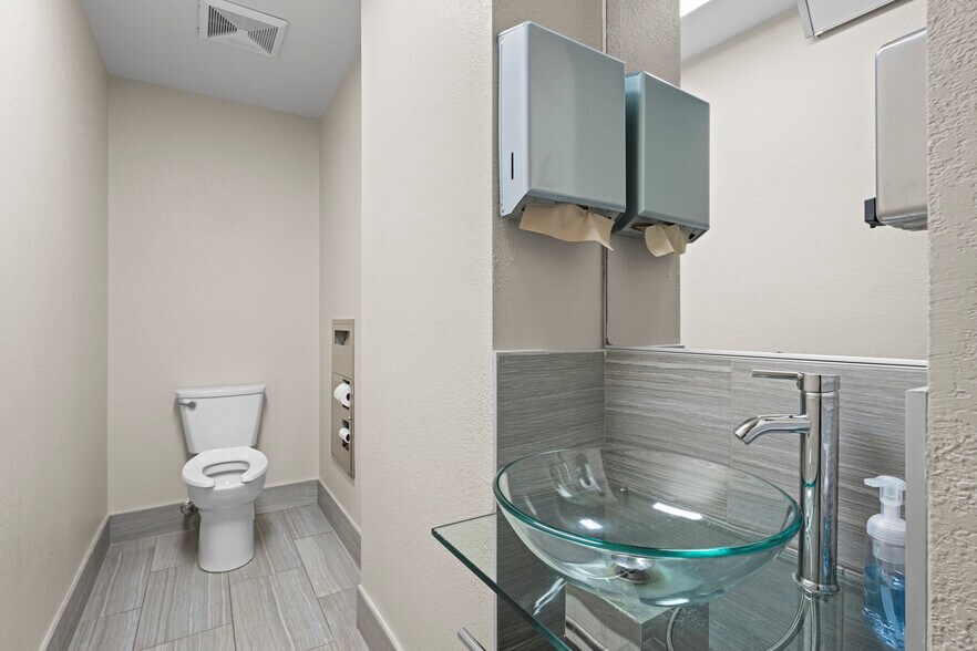 More Photos Of 625 Hwy 50, Zephyr Cove Office For Sale