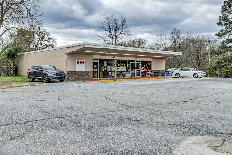 More Photos Of 200 Willard Rd, Clinton Storefront For Sale