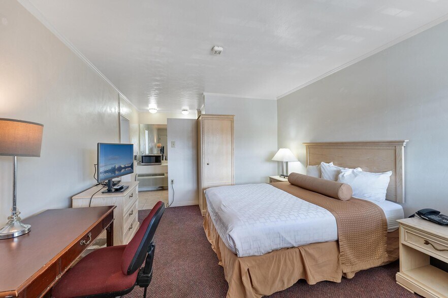 More Photos Of 423 W Main St, Vernal Hotel For Sale