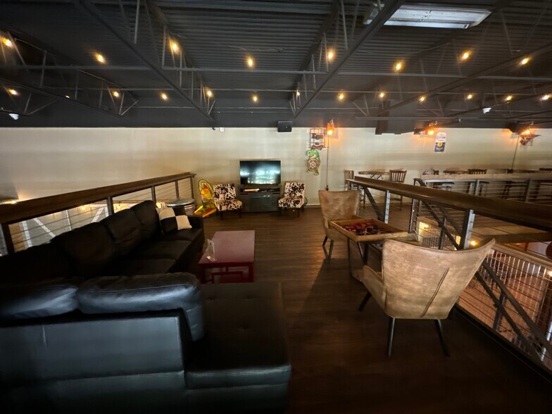 More Photos Of 201 E Center St, Tarpon Springs Bar For Lease