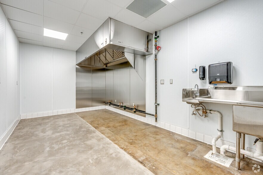 More Photos Of 4321 Live Oak St, Dallas Freestanding For Sale