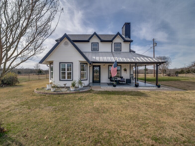 More Photos Of 1840 County Road 4309 N, Greenville Flex For Sale
