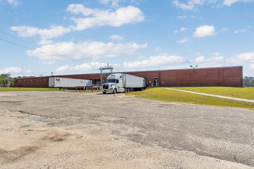More Photos Of 11200 Dunbarton Blvd, Barnwell Manufacturing For Lease