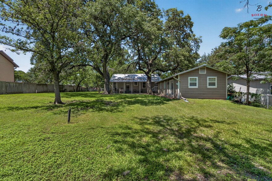More Photos Of 115 Oak Park Dr, Boerne Office For Sale