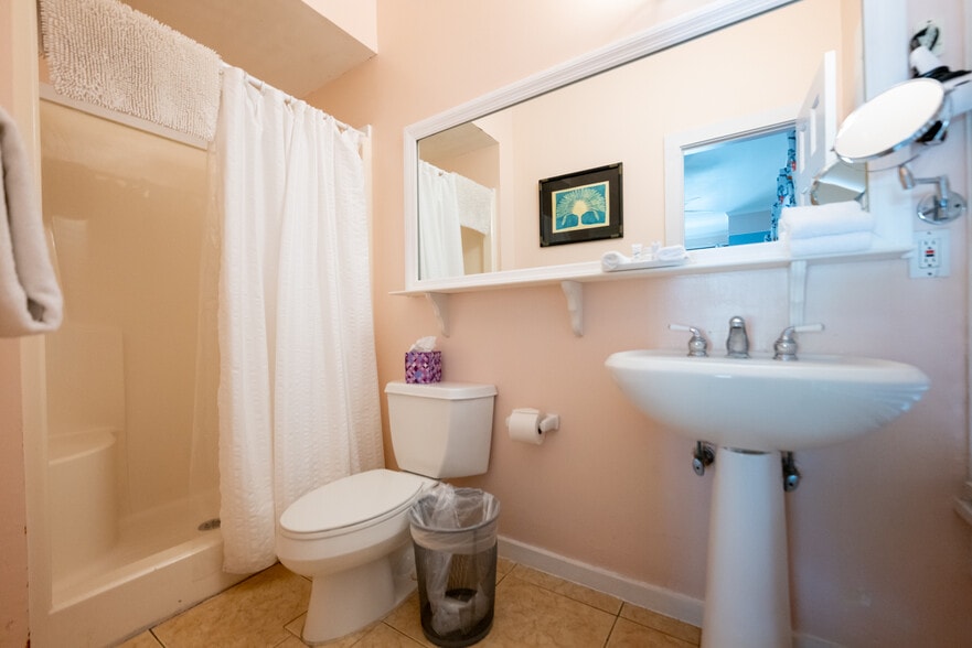 More Photos Of 412 Frances St, Key West Hotel For Sale