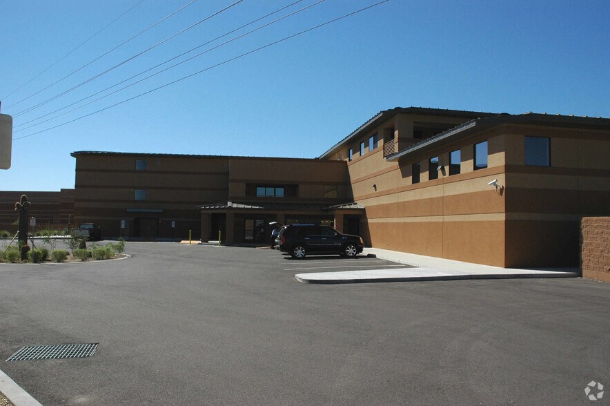 More Photos Of 9383 E Bell Rd, Scottsdale Self Storage For Lease