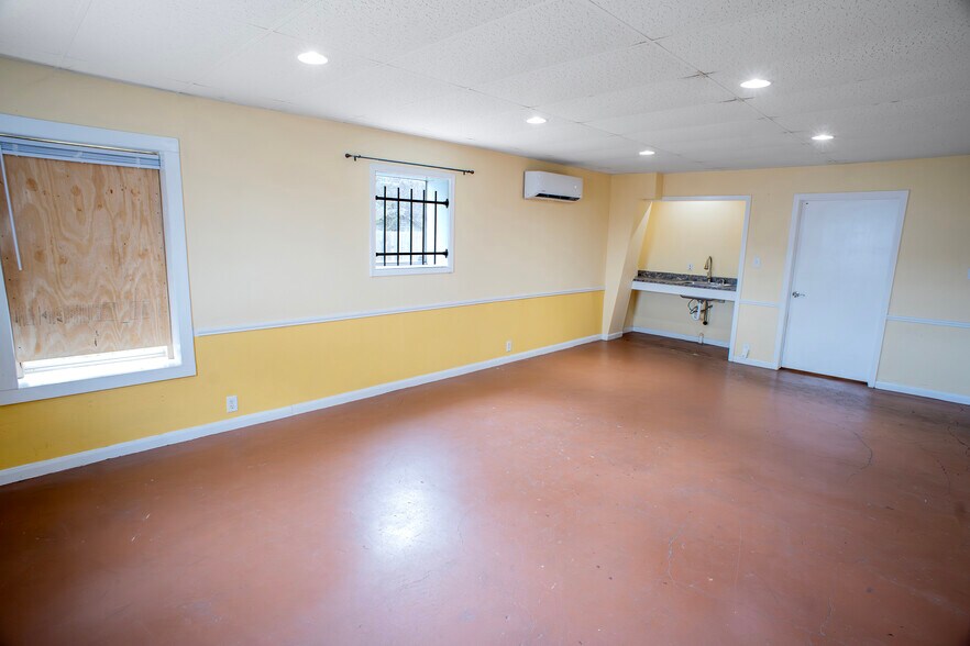 More Photos Of 910 Brenda St, Houston Warehouse For Sale