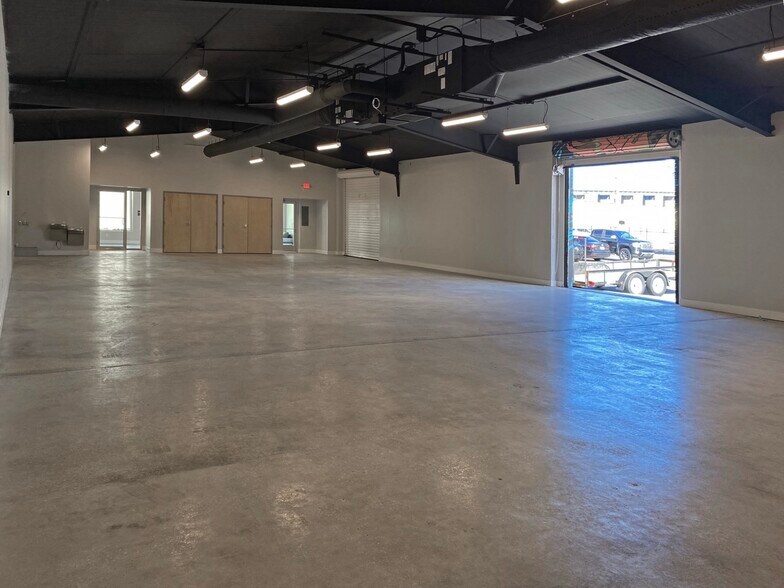 More Photos Of 1730 E Duval St, Jacksonville Showroom For Lease