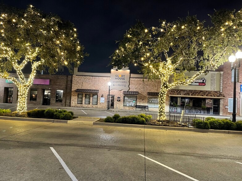 More Photos Of 109-111 S Main St, Irving Restaurant For Sale