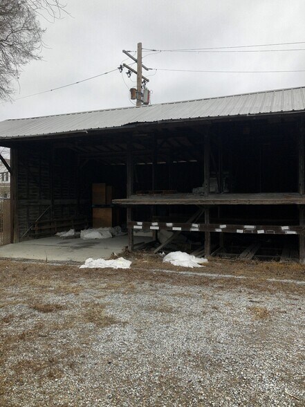 More Photos Of 221 N Main St, Benton Freestanding For Sale