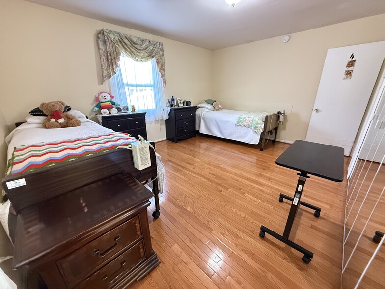 More Photos Of 4 Broomall Ct, Silver Spring Congregate Senior Housing For Sale